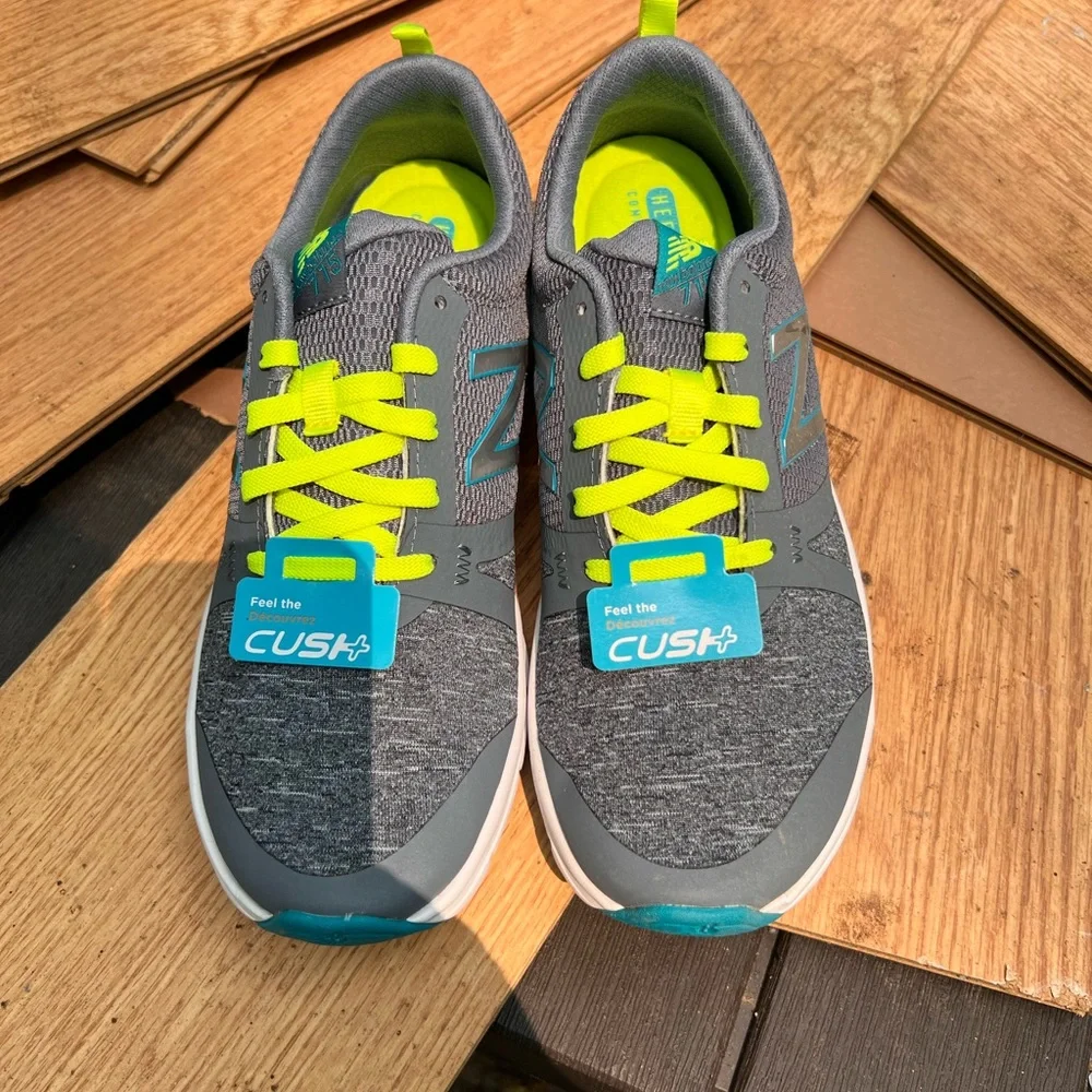 New Balance Woman’s Sneakers - Picture 3 of 3